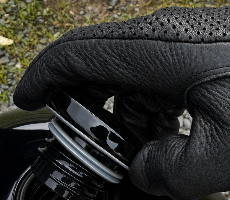 Ventilated Touchscreen Deerskin Gloves - Image 3