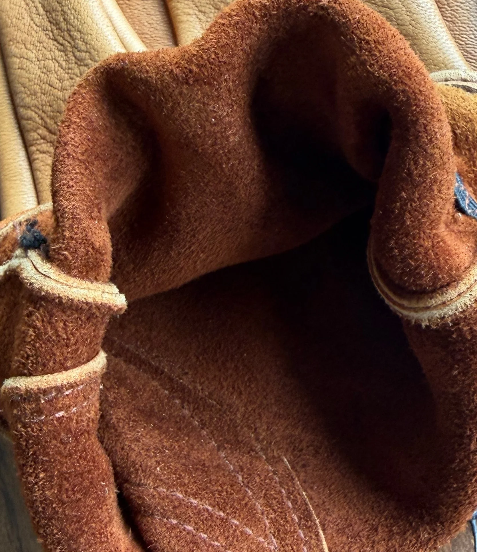 Tan Short Wrist Deerskin Gloves - Image 4