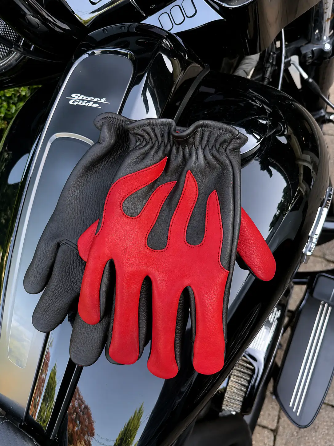 Spitfire Black/Red Touchscreen Gloves - Image 2