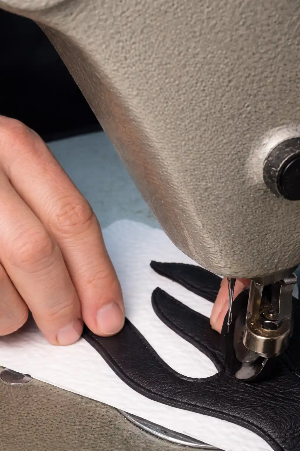 Spitfire White Touchscreen Gloves - Image 6